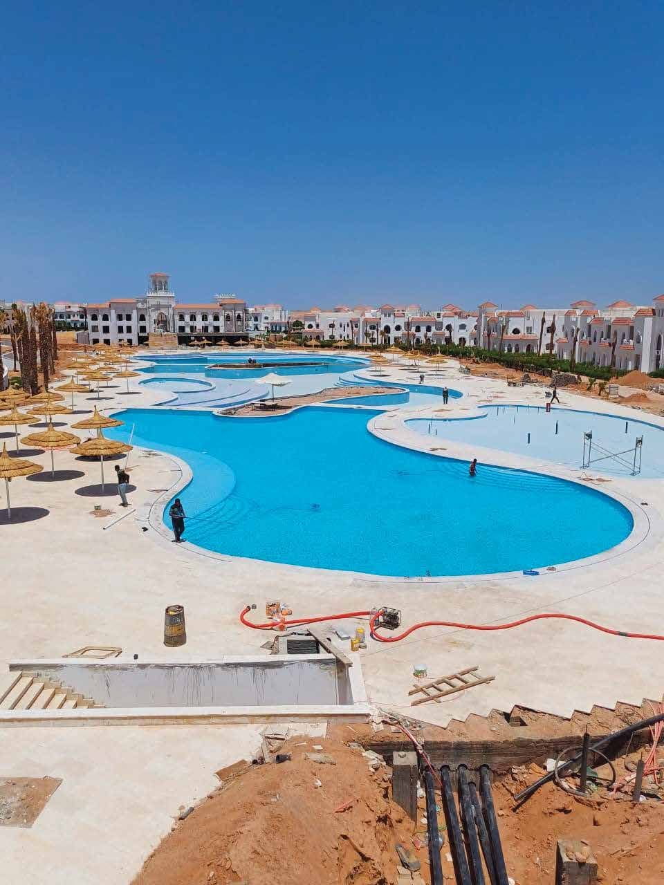 Resort Infinity Pool Hydraulic Shell